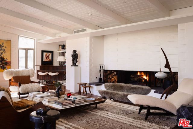 2179 Mandeville Canyon Road, Los Angeles, CA 90049