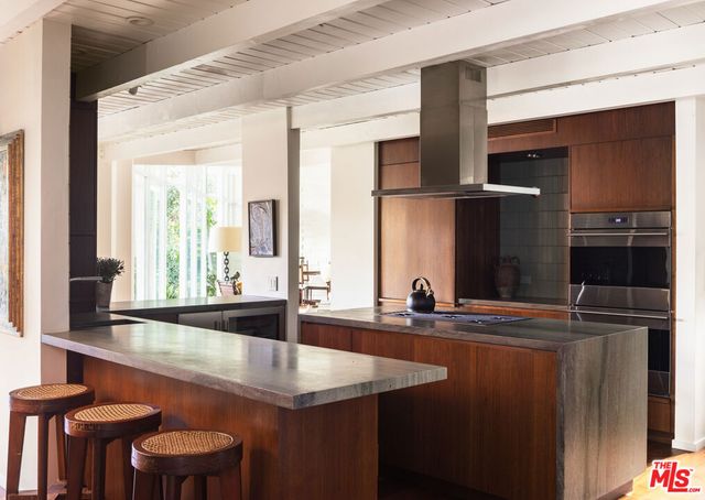 2179 Mandeville Canyon Road, Los Angeles, CA 90049