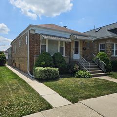 5823 W Addison Street, Chicago, IL 60634