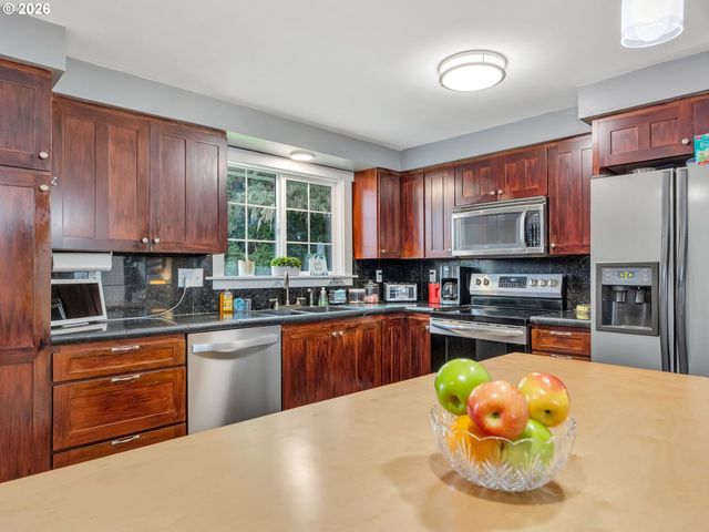 805 S KING St, Seaside, OR 97138