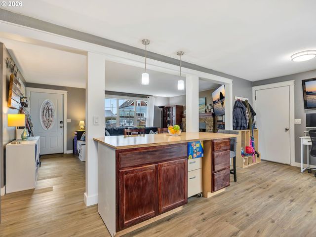805 S KING St, Seaside, OR 97138