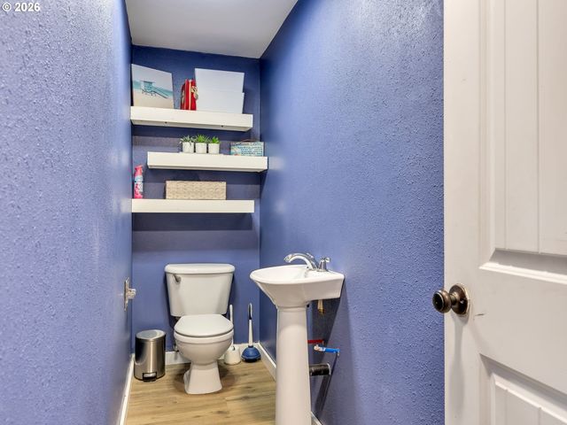 805 S KING St, Seaside, OR 97138