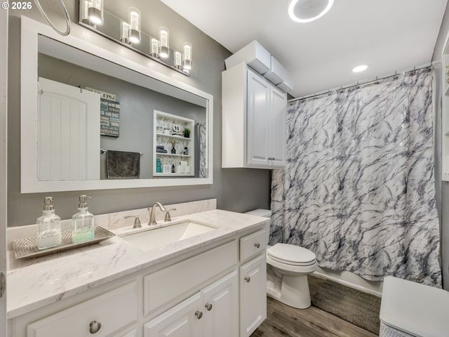 805 S KING St, Seaside, OR 97138