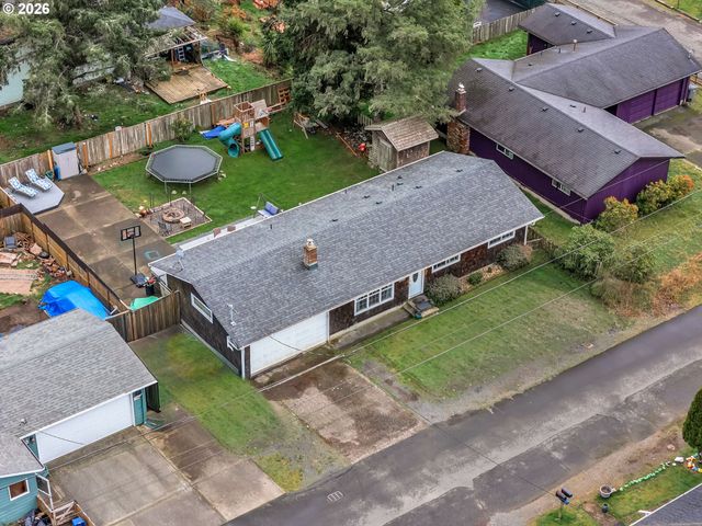805 S KING St, Seaside, OR 97138