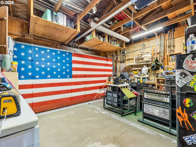 805 S KING St, Seaside, OR 97138