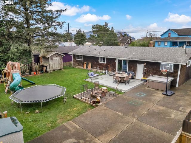 805 S KING St, Seaside, OR 97138