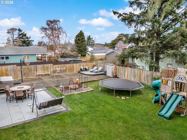 805 S KING St, Seaside, OR 97138