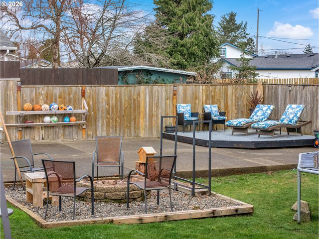 805 S KING St, Seaside, OR 97138