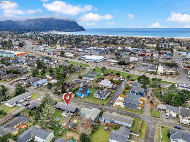 805 S KING St, Seaside, OR 97138