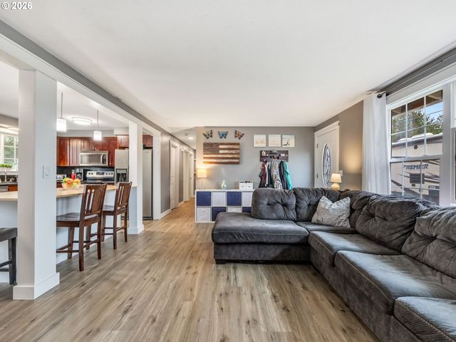 805 S KING St, Seaside, OR 97138
