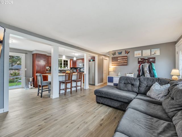805 S KING St, Seaside, OR 97138