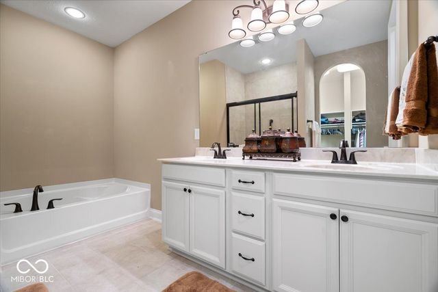 10976 Gossamer Lane, Noblesville, IN 46060