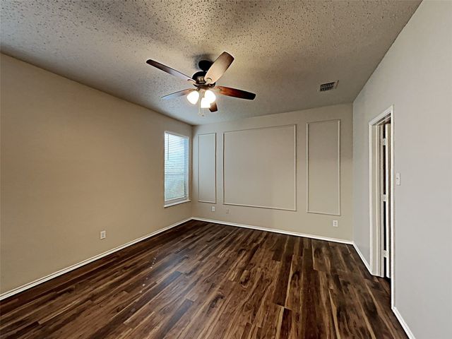 2006 Brook Meadow Drive, Forney, TX 75126