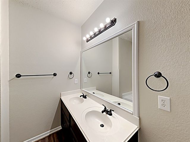 2006 Brook Meadow Drive, Forney, TX 75126