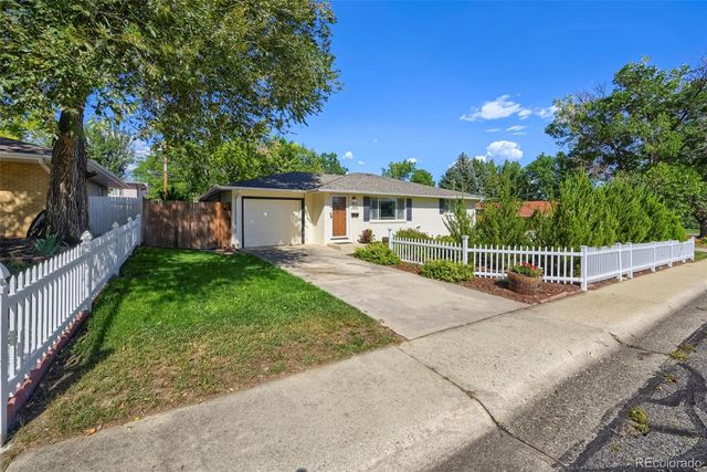 1039 Sunset Street, Longmont, CO 80501