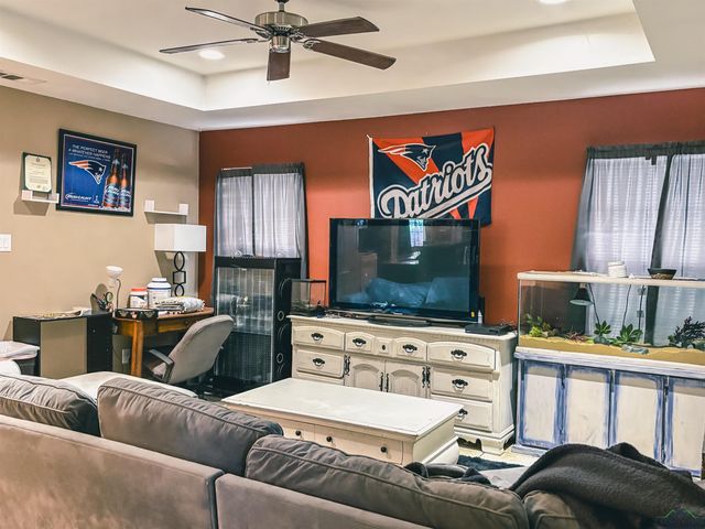 203 Reynolds St, Pittsburg, TX 75686