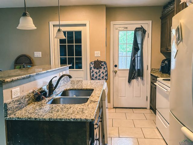 203 Reynolds St, Pittsburg, TX 75686