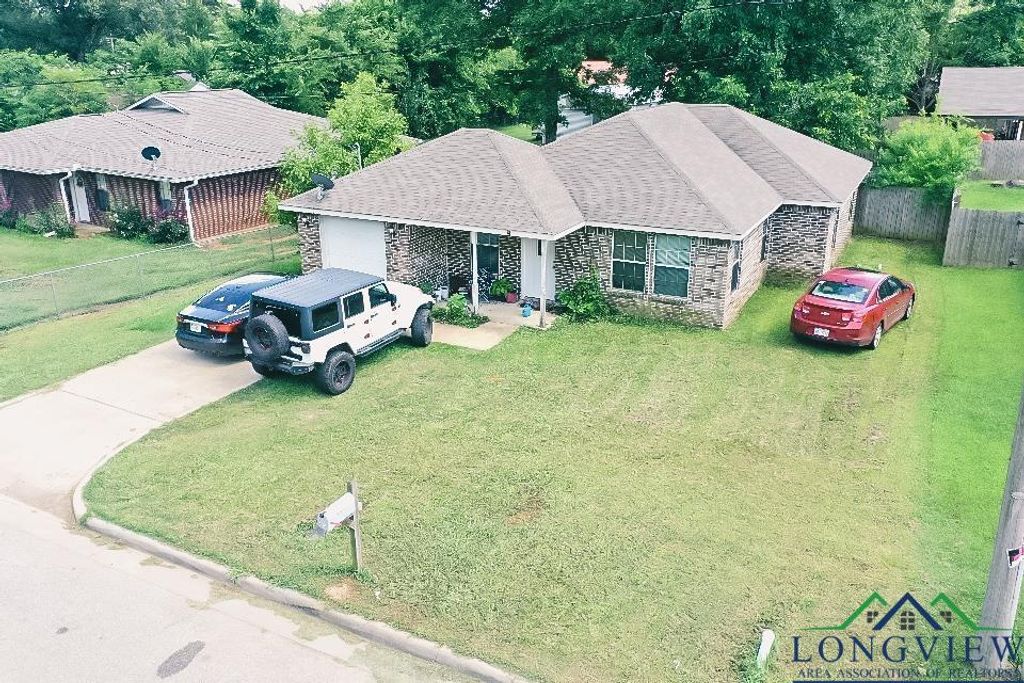 203 Reynolds St, Pittsburg, TX 75686