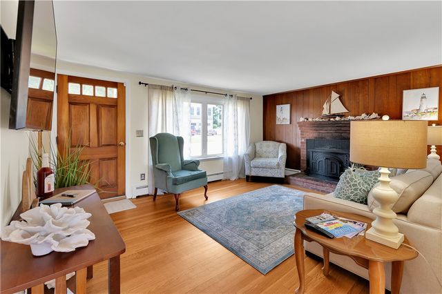 85 Treasure Road, Narragansett, RI 02882