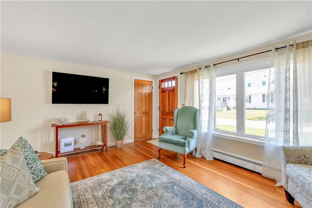 85 Treasure Road, Narragansett, RI 02882