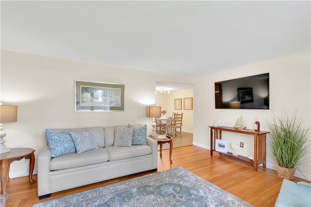 85 Treasure Road, Narragansett, RI 02882
