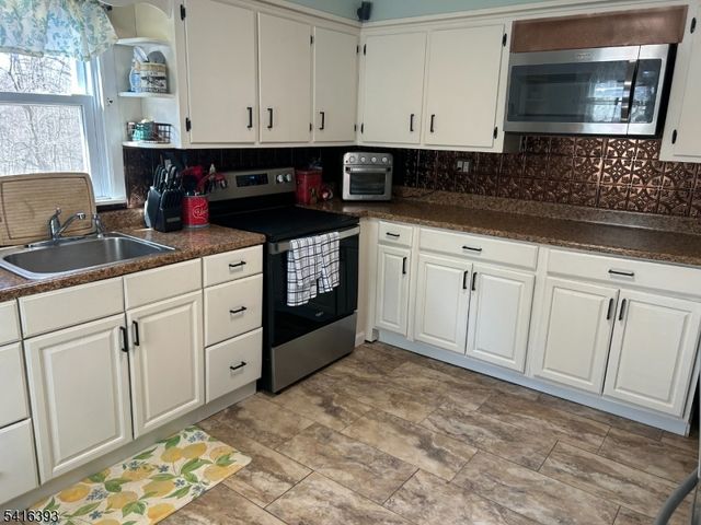 3 Crystal Springs Rd, Hardyston Twp., NJ 07419