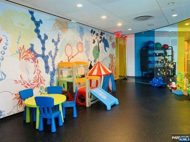 77 Hudson Street 2002, Jersey City, NJ 07302