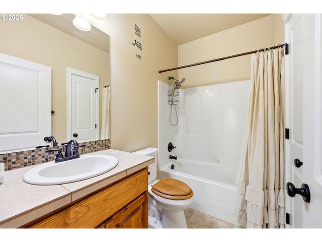242 MISTY Ln, Woodland, WA 98674