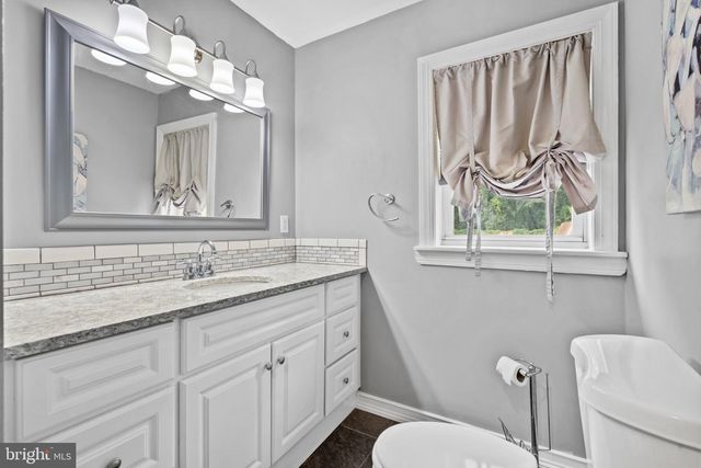 100 BITTLE AVE, Berlin, NJ 08009