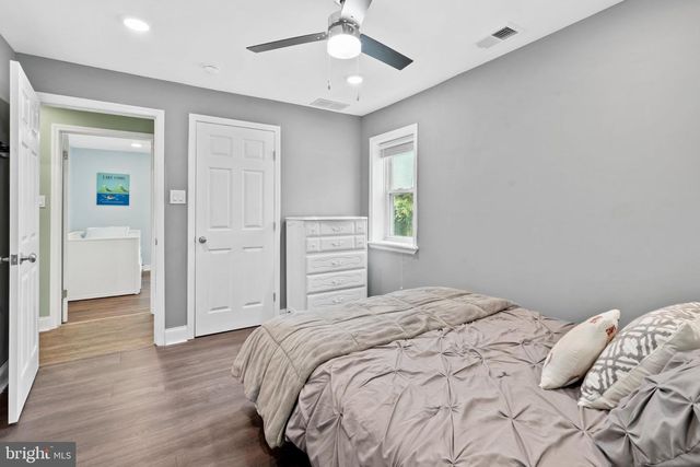 100 BITTLE AVE, Berlin, NJ 08009