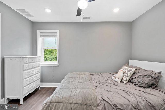100 BITTLE AVE, Berlin, NJ 08009