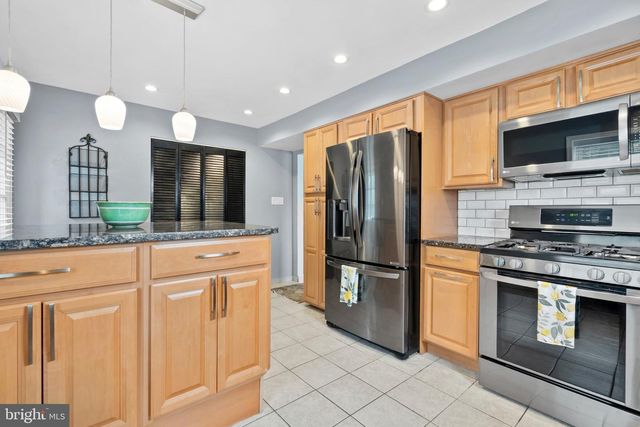 100 BITTLE AVE, Berlin, NJ 08009