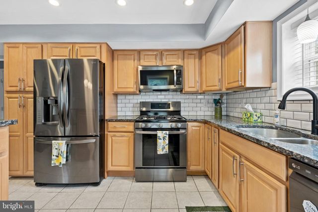 100 BITTLE AVE, Berlin, NJ 08009