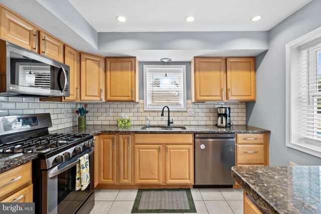 100 BITTLE AVE, Berlin, NJ 08009