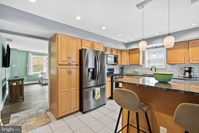 100 BITTLE AVE, Berlin, NJ 08009