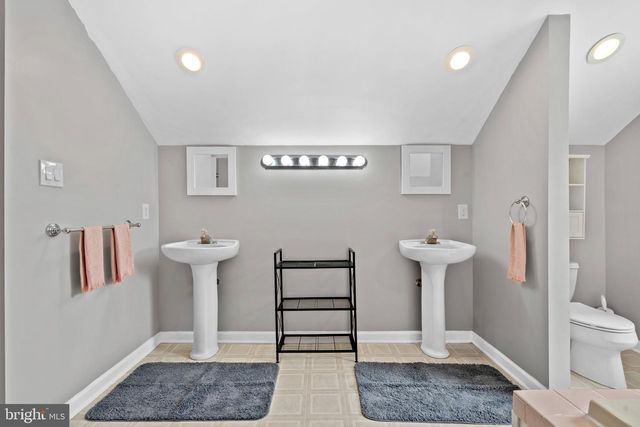 100 BITTLE AVE, Berlin, NJ 08009