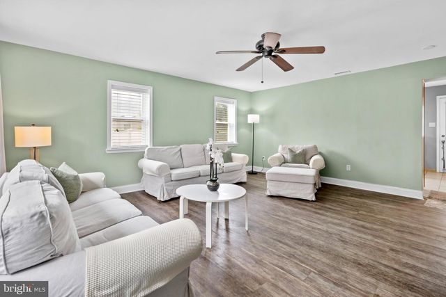 100 BITTLE AVE, Berlin, NJ 08009