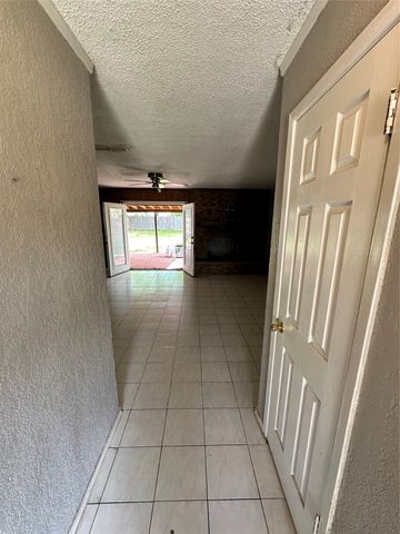 3046 Gene Lane, Haltom City, TX 76117