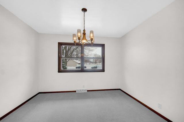 2002 Crockett Avenue, Valparaiso, IN 46383