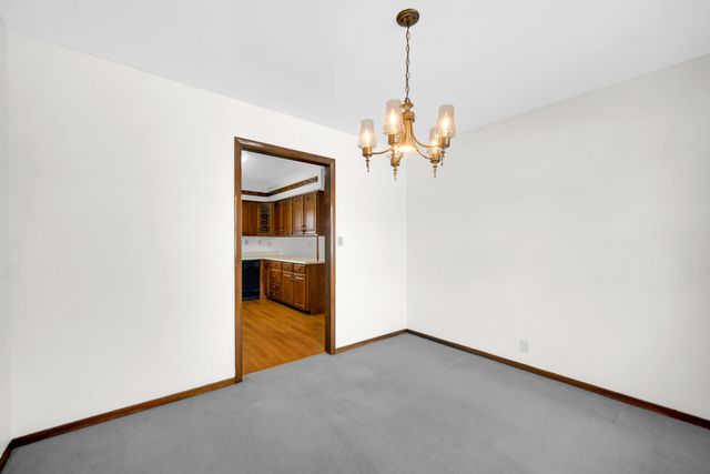 2002 Crockett Avenue, Valparaiso, IN 46383