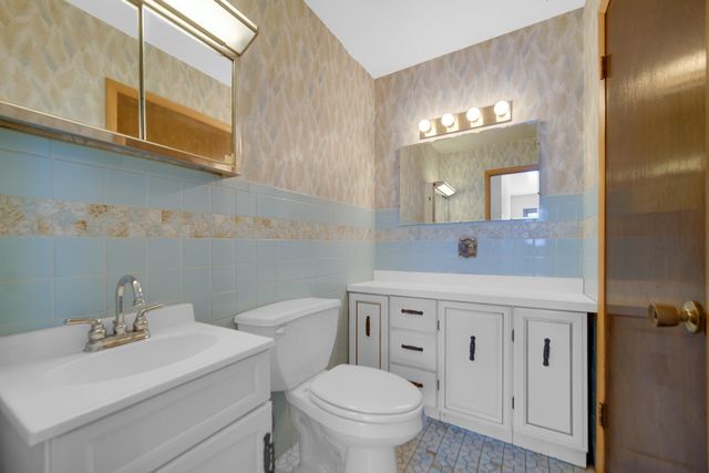 2002 Crockett Avenue, Valparaiso, IN 46383