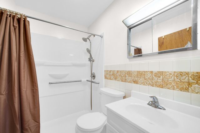 2002 Crockett Avenue, Valparaiso, IN 46383