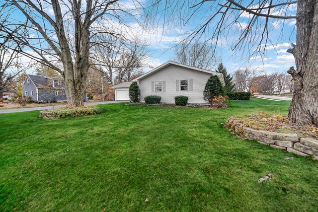 2002 Crockett Avenue, Valparaiso, IN 46383