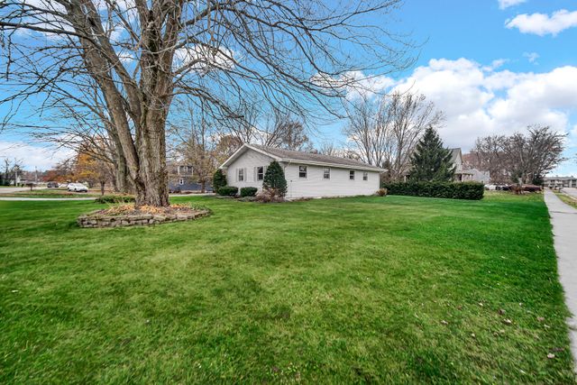 2002 Crockett Avenue, Valparaiso, IN 46383