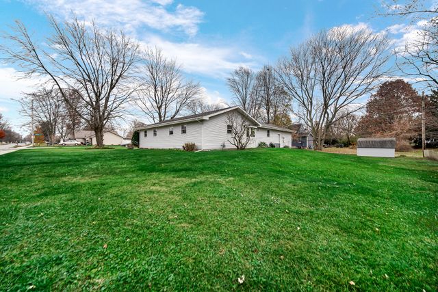 2002 Crockett Avenue, Valparaiso, IN 46383