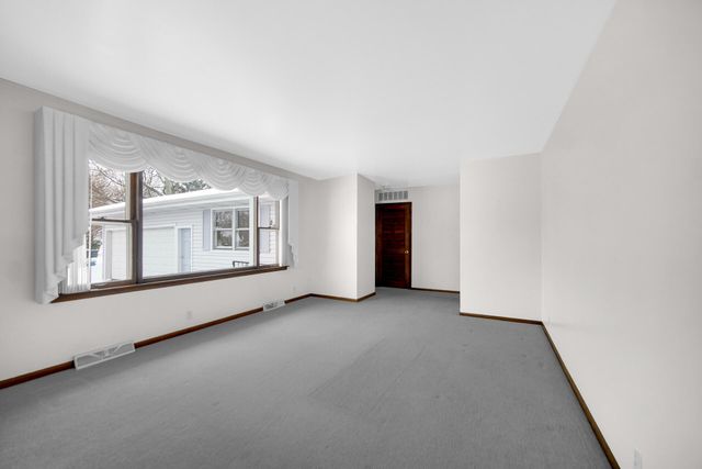 2002 Crockett Avenue, Valparaiso, IN 46383