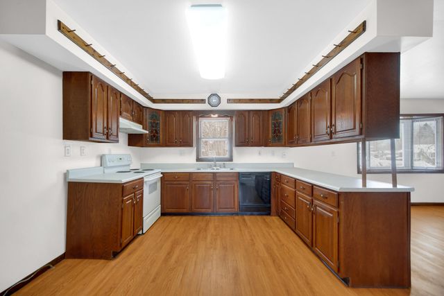 2002 Crockett Avenue, Valparaiso, IN 46383