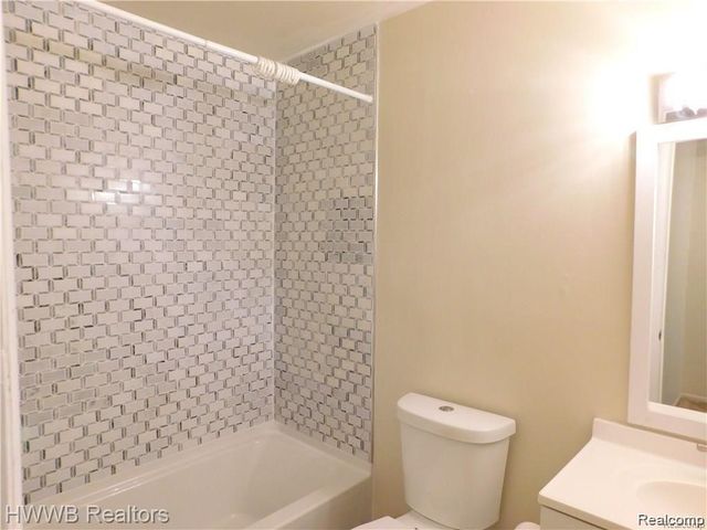 805 Plate Street 210, Rochester, MI 48307