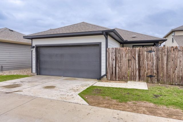 1907 Pecan Island DR, Leander, TX 78641