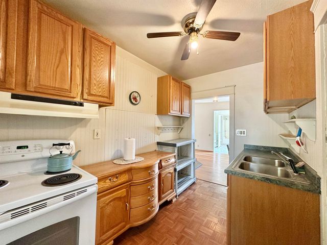 521 N Ramsey St, Tekoa, WA 99033